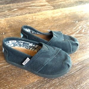 Toddler Toms Size 6, Black